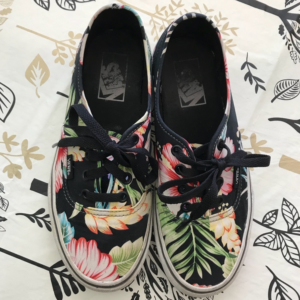 Vans Unisex Authentic Hawaiian Floral Skate Shoe